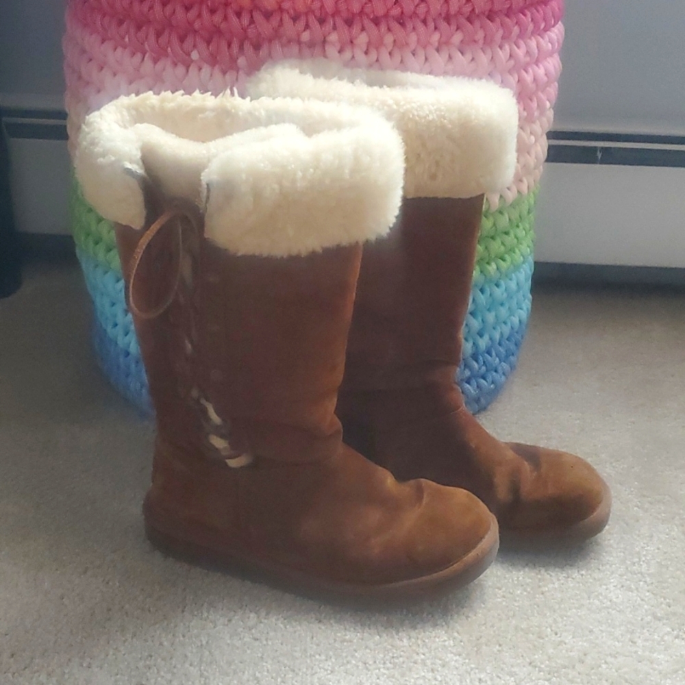 UGG Upside Boots Size 8 Tan